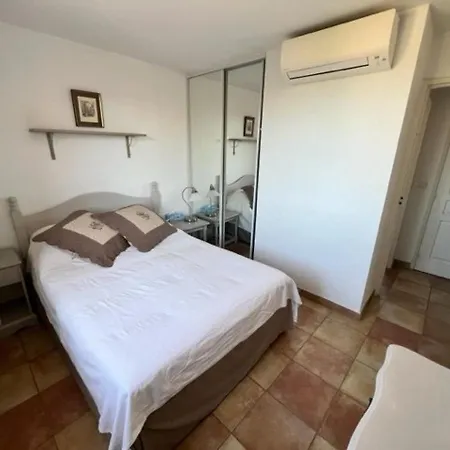 Holiday home Maison Climatisee 2 Chambres, Proche Village, Terrasse, Jardinet, Piscine, Parking Prive - Fr-1-726-14 *