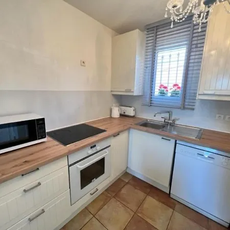 Maison Climatisee 2 Chambres, Proche Village, Terrasse, Jardinet, Piscine, Parking Prive - Fr-1-726-14 * La Croix-Valmer