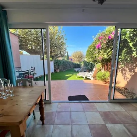 Holiday home Maison Climatisee 2 Chambres, Proche Village, Terrasse, Jardinet, Piscine, Parking Prive - Fr-1-726-14 *